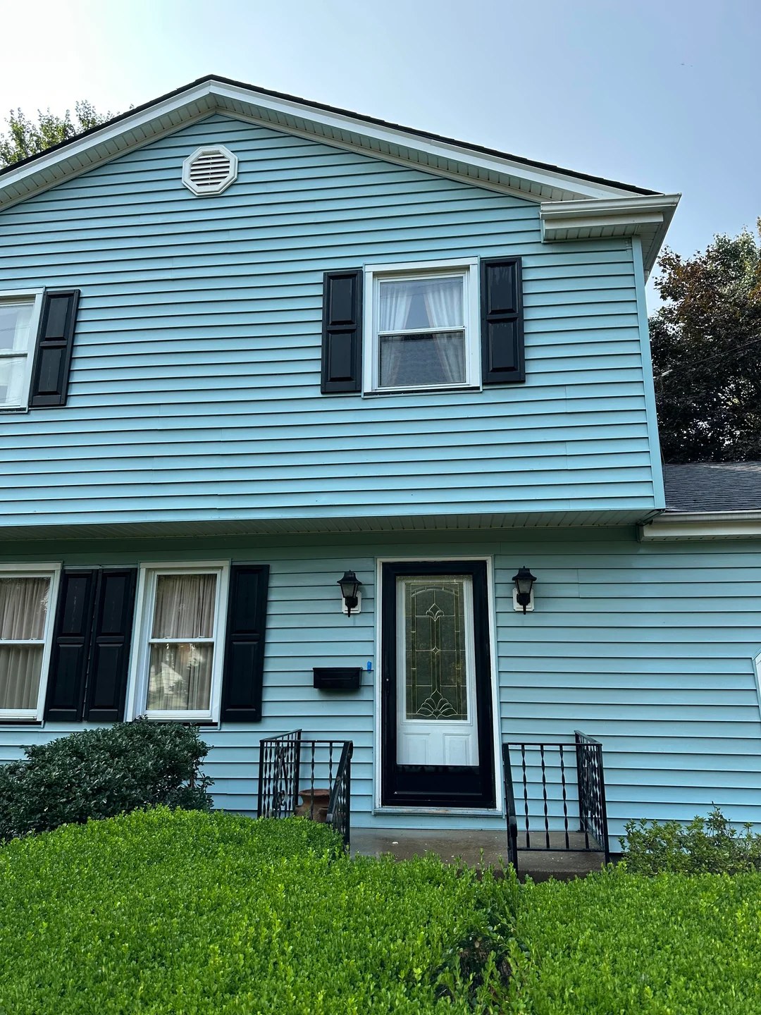 The same home with bright, evenly clean siding, after soft washing